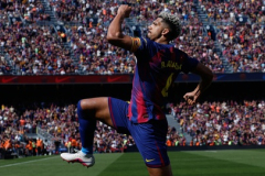 HLV Flick 'nắn gân' tiền vệ Barca sau phản ứng thái quá